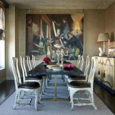 Traditional Dining Room With Art Feels Luxurious
