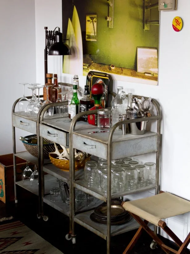 How to Fill Up a Bar Cart: Essential Tips for a Stylish Setup