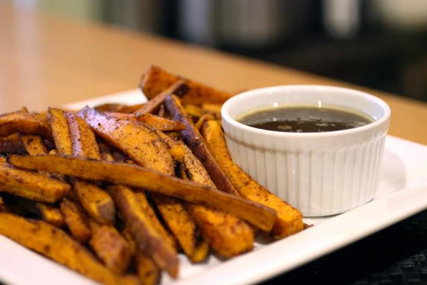 Sweet potato fries with dipping sauce