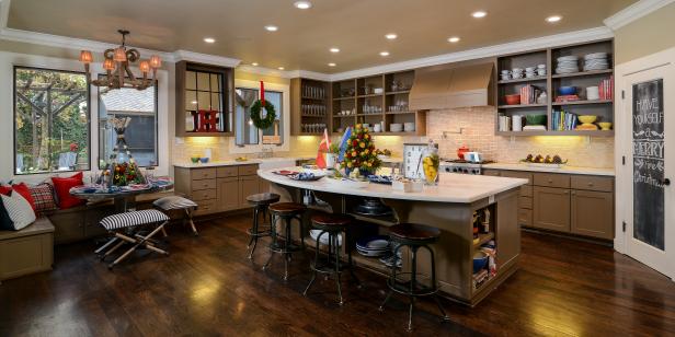 Red, Blue, Yellow and White Nautical Accents Dress Kitchen ...