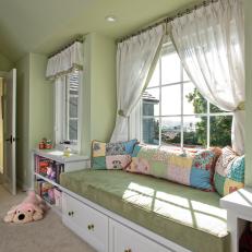 Neutral, Traditional and Welcoming Kid's Room