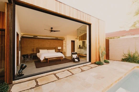 1980s Contemporary Home Undergoes Restoration for Globetrotting ...