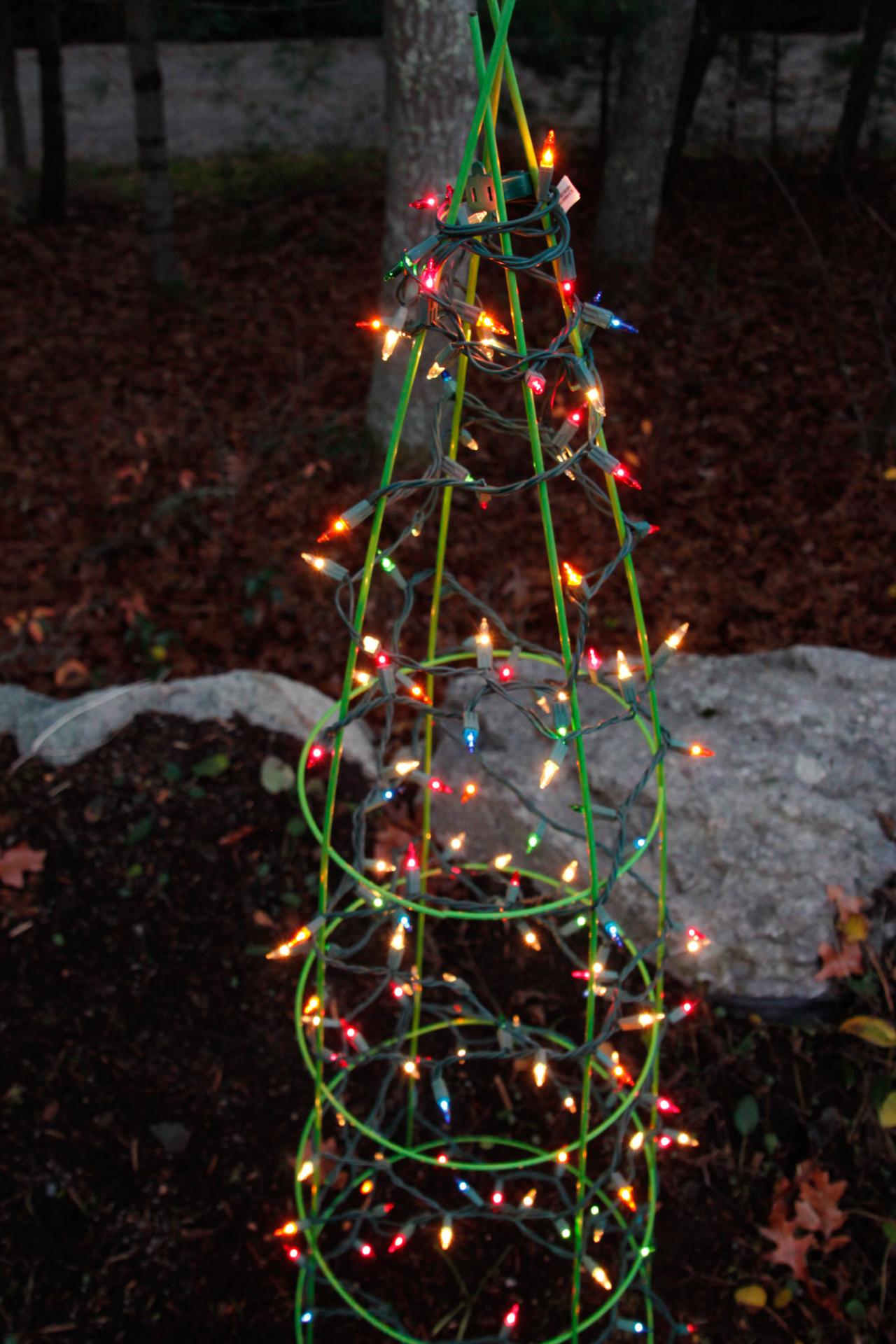 Create Christmas Trees From Tomato Cages Hgtv