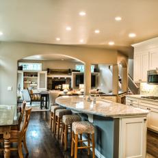 Family-Friendly Eat-In Kitchen With Ample Seating