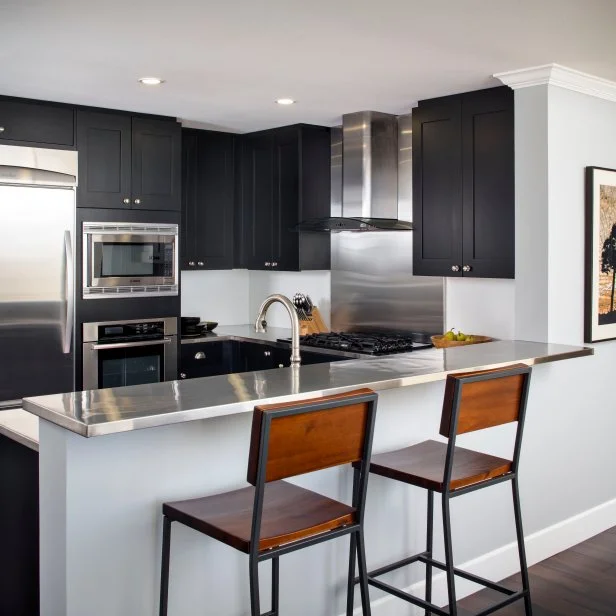 Kitchen With Black Cabinets What Color Walls: Stunning Color Ideas 3 Kitchen With Black Cabinets What Color Walls: Stunning Color Ideas