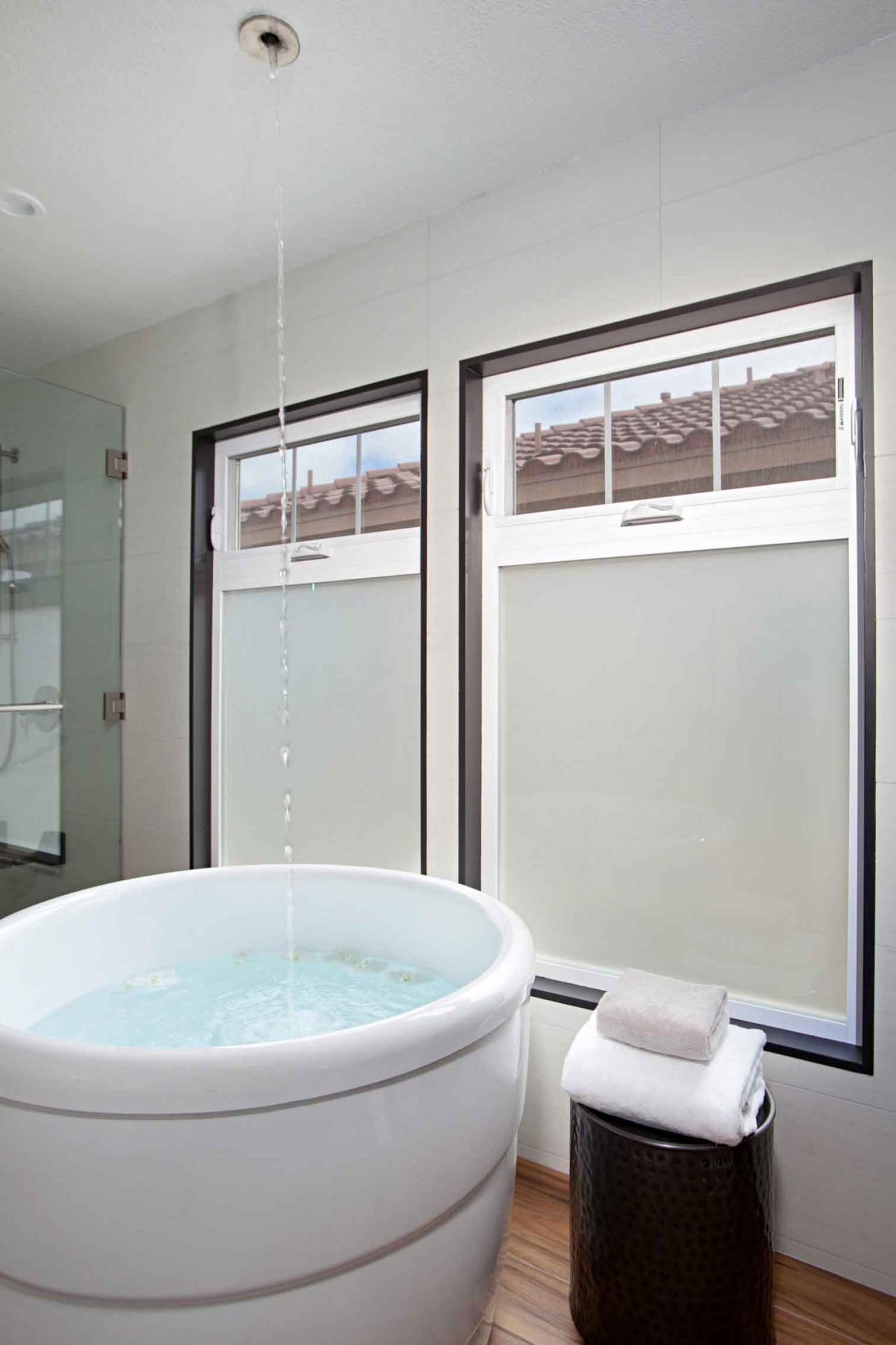 Unique And Gorgeous White Bathtub Bowl With Ceiling Waterfall