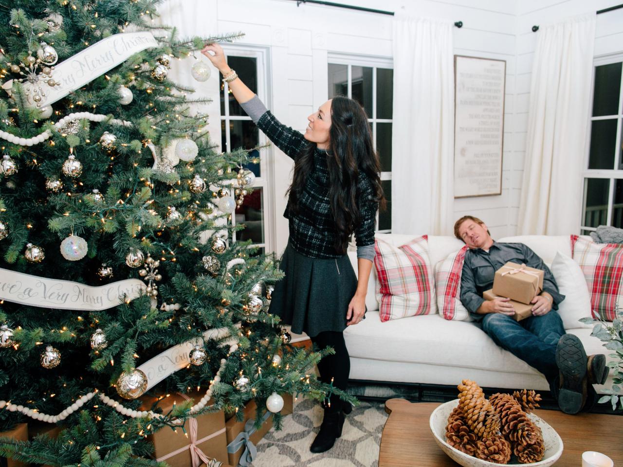 Hgtv S Fixer Upper Holiday Special Hgtv S Decorating Design