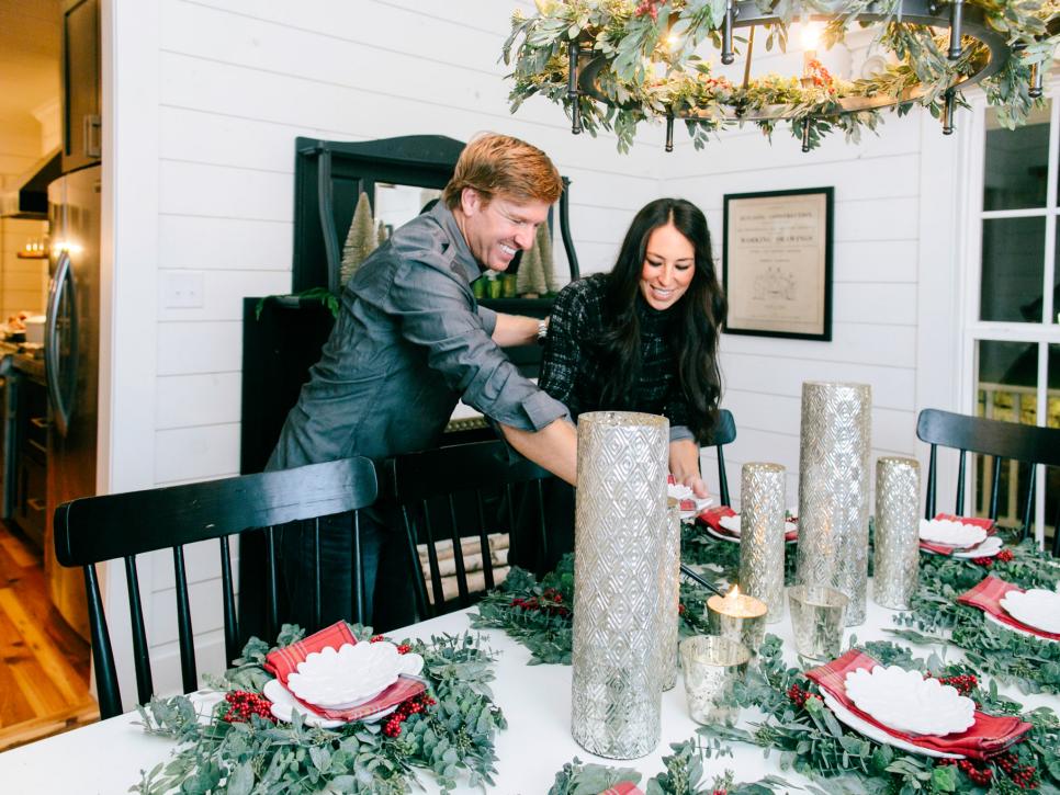 A Chip And Joanna Holiday Photo Album Fixer Upper Welcome Home With Chip And Joanna Gaines Hgtv 9722