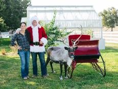 Christmas time is here.  Chip and Jo welcome the holidays with a special episode of Fixer Upper.
