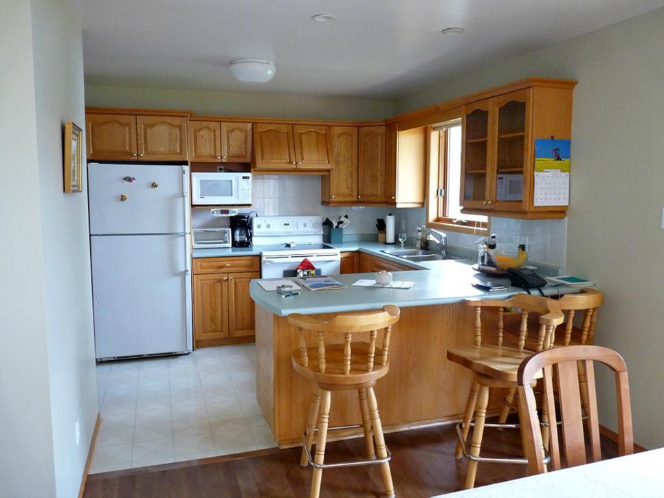 Dull and Outdated Kitchen