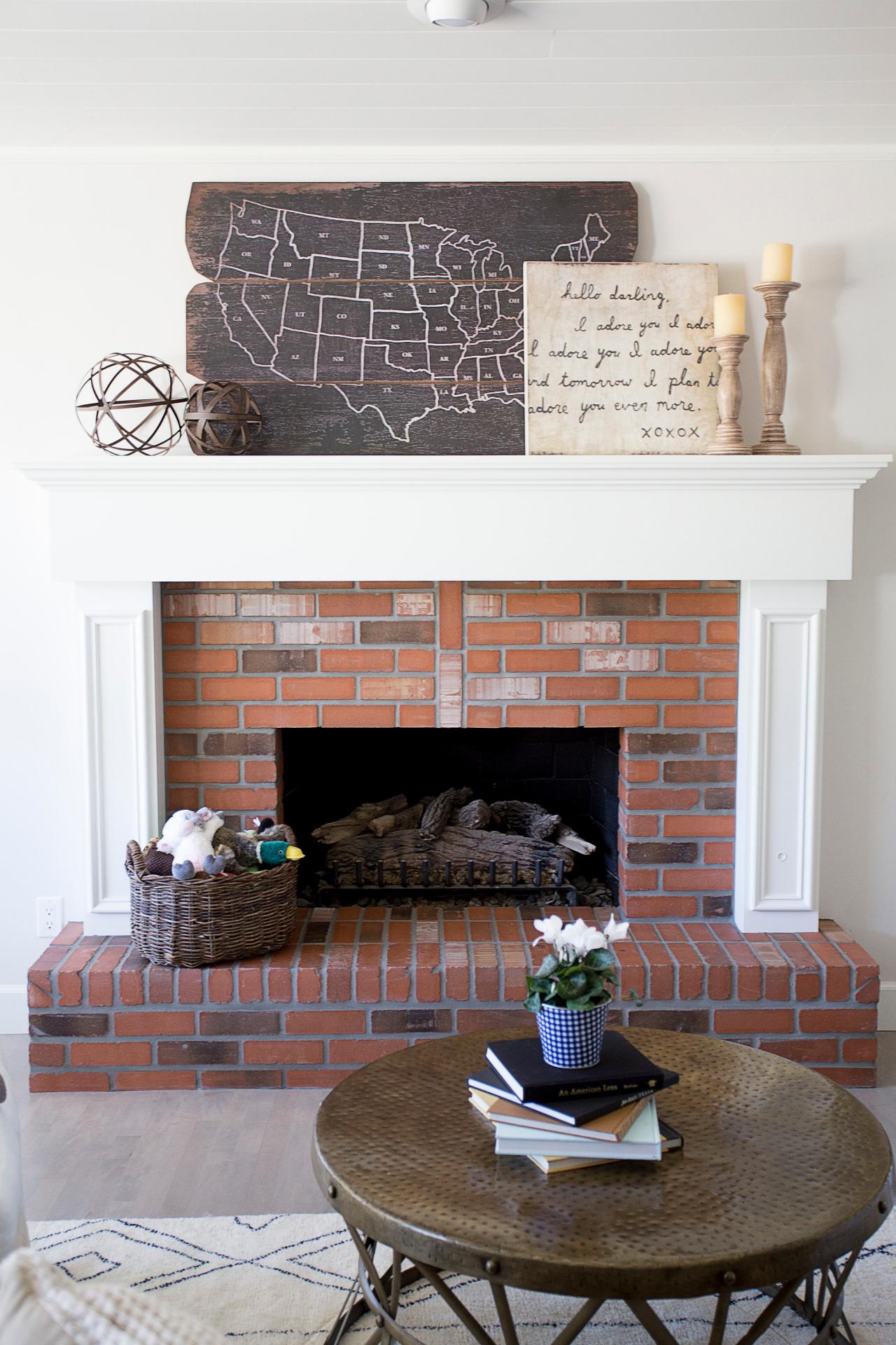 15 Ideas For Decorating Your Mantel Year Round Hgtv S Decorating