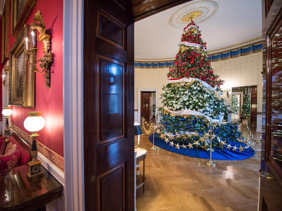 White House Christmas Tour 2015 | White House Christmas 2015 | HGTV
