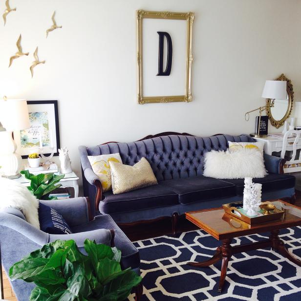 Design With Blue Velvet Furniture, What Color Curtains Go With Navy Blue Sofa