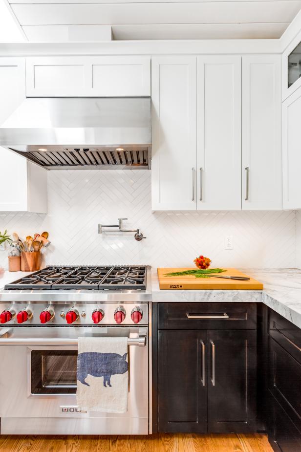 White Contemporary Kitchen With Gas Range | HGTV