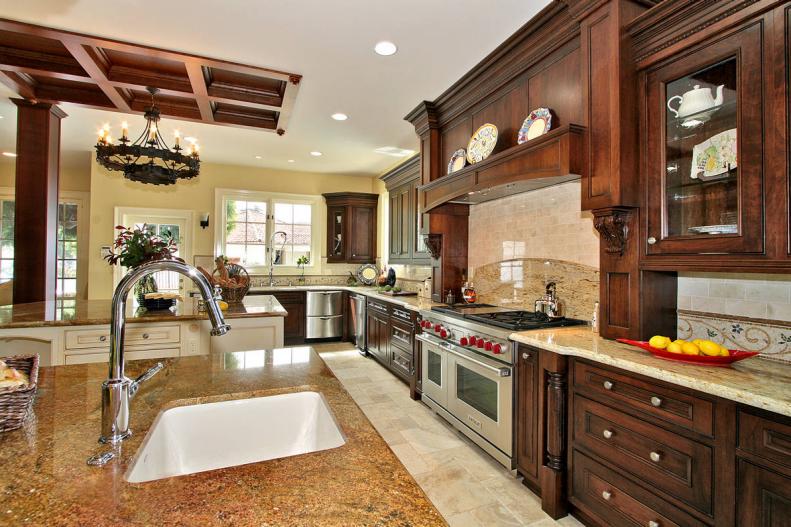 Neutral Traditional Chef's Kitchen 