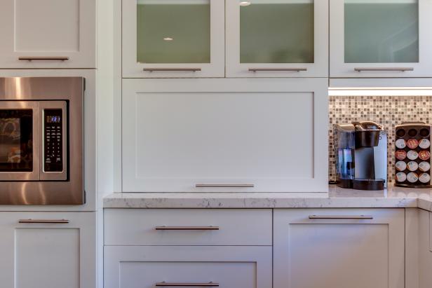 White Kitchen Cabinets With Linear Pulls