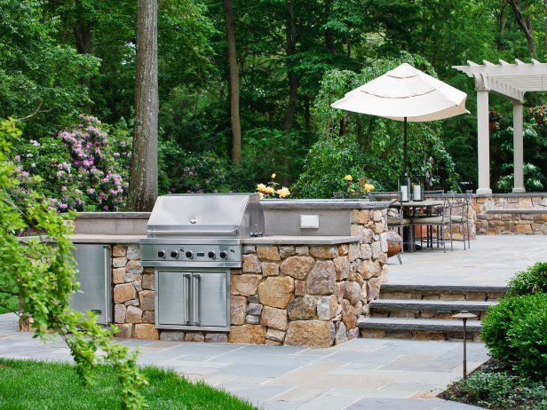 How to Budget for an Outdoor Kitchen | HGTV