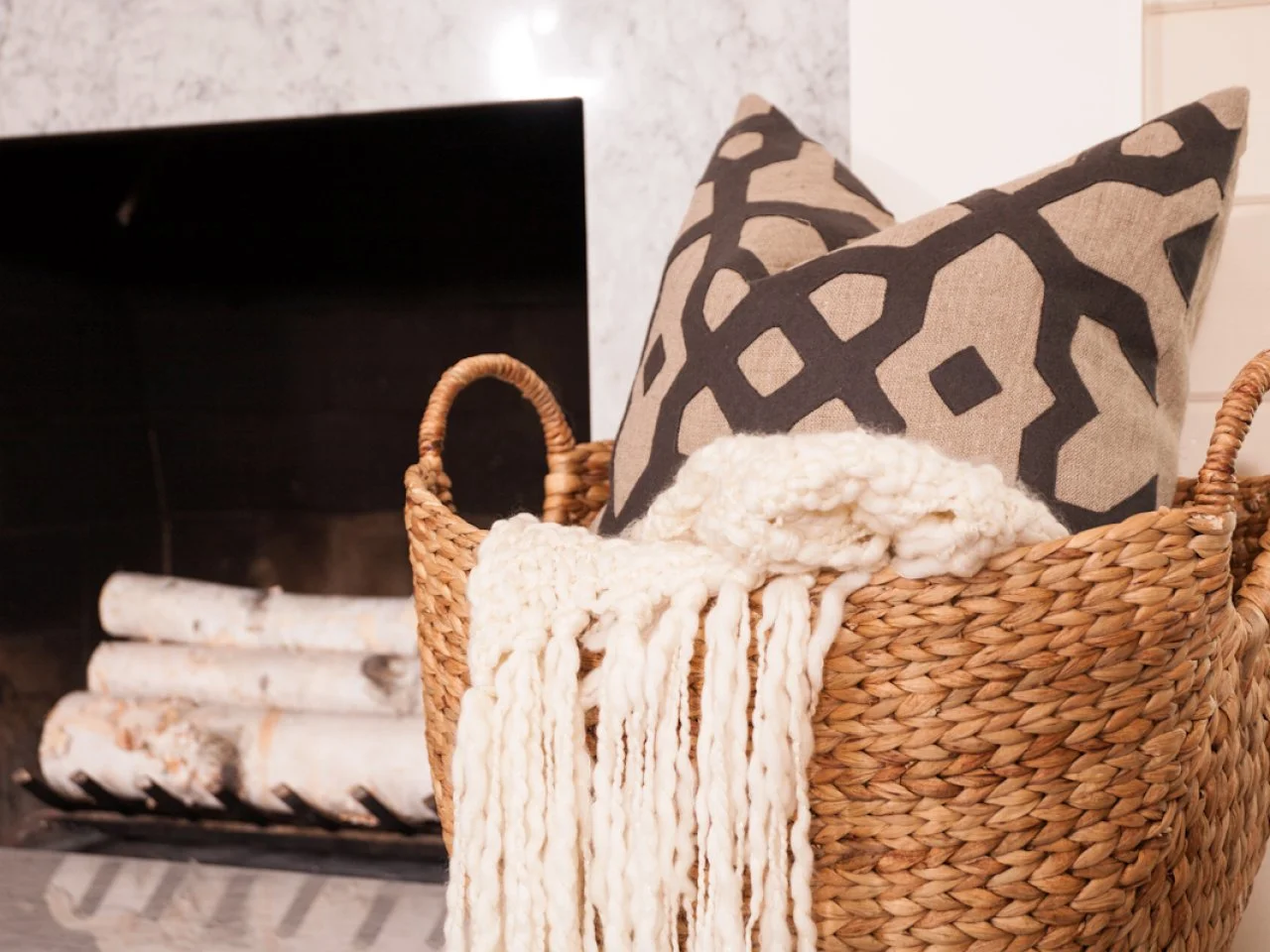Blanket and pillow basket top