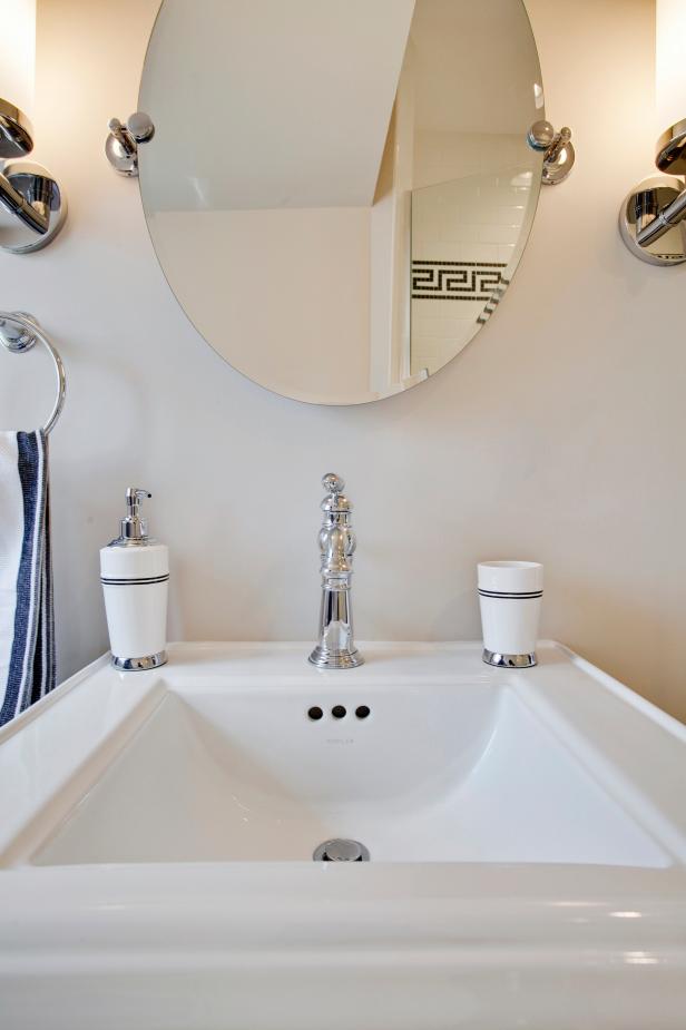 White Pedestal Sink With Oval Bathroom Mirror