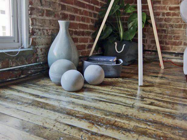 Make concrete spheres as indoor or outdoor decor with cement and old household containers.