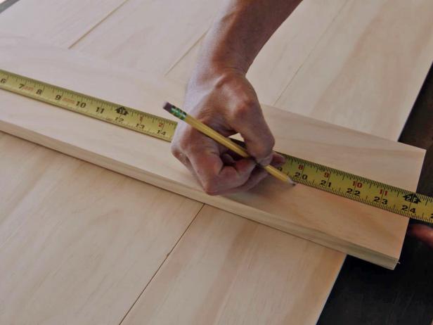 Make a midcentury modern-style coffee table lumber and tapered furniture legs.