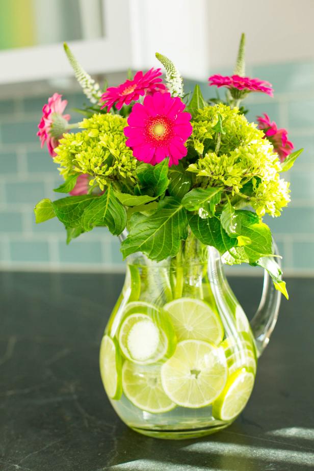 Simple, elegant way to arrange flowers