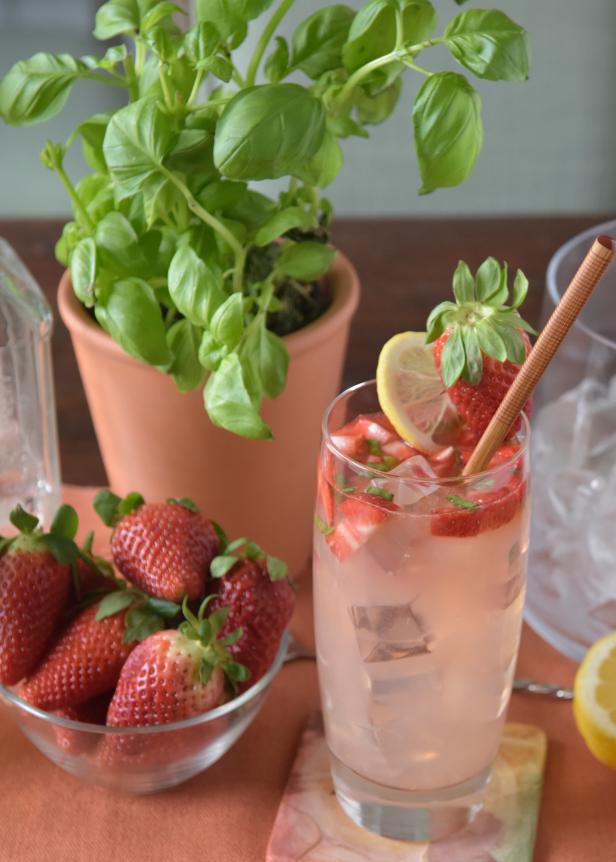 Put a sweet and springy twist on the mojito with fresh strawberries and lemons. To make this cocktail, you'll need: 4 strawberries, 4 thin lemon wedges, 5 mint leaves, 1 mint sprig for garnish, sparkling water and ice cubes as needed (based on glass size).