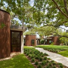 Midcentury Modern Home Features Lush, Green Front Yard