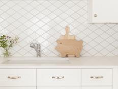 Tile Design Stands Out with Dark Grout