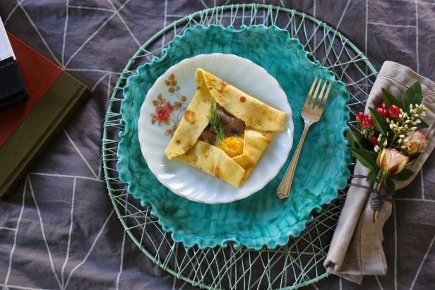 flower napkin ring and egg crepe
 