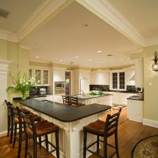 Traditional Kitchen with Minimal Decoration 
