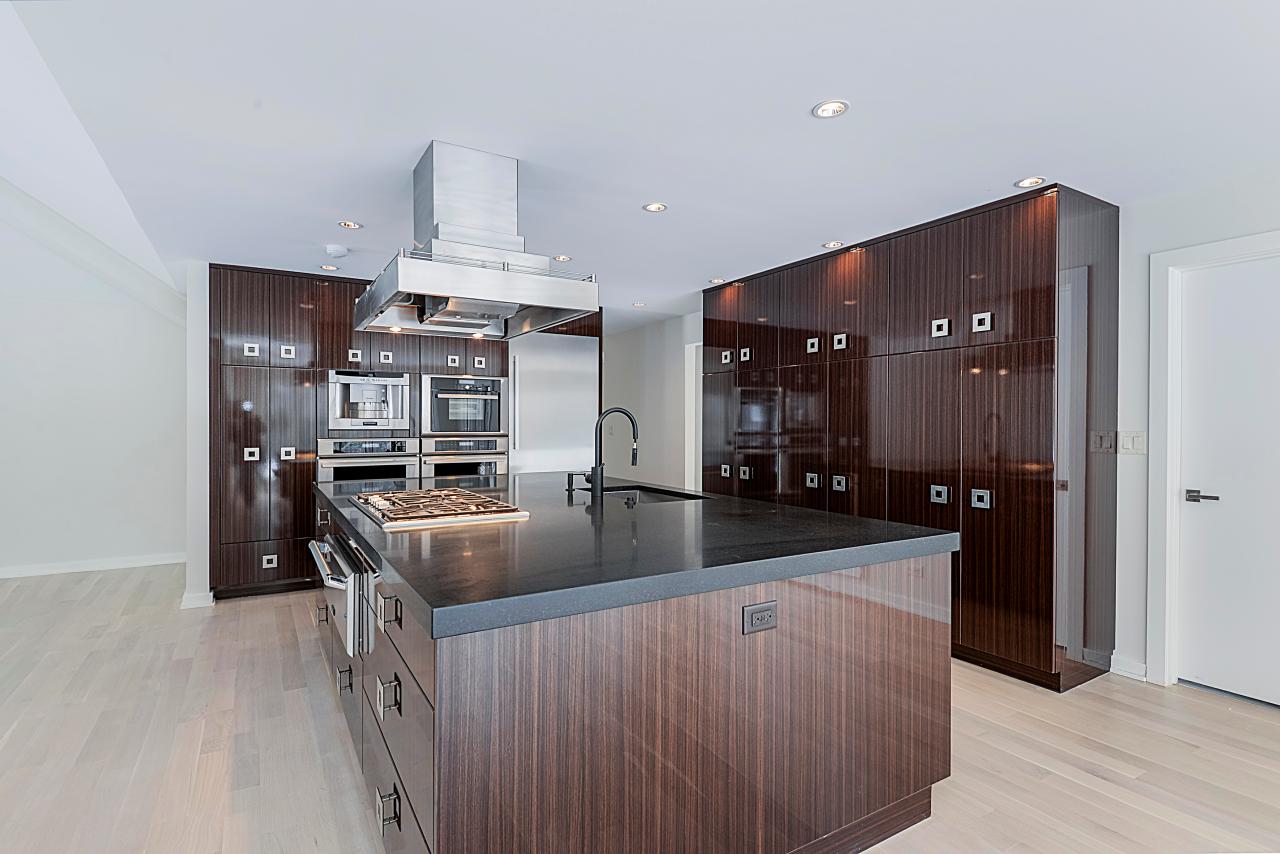 Brown gloss kitchen cabinets