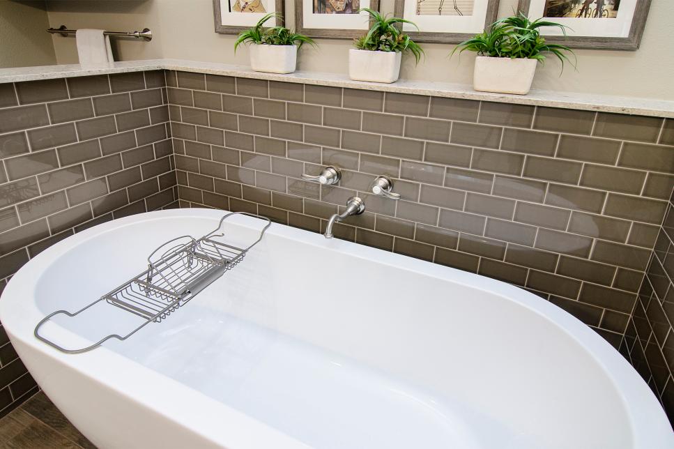 tile backsplash around tub