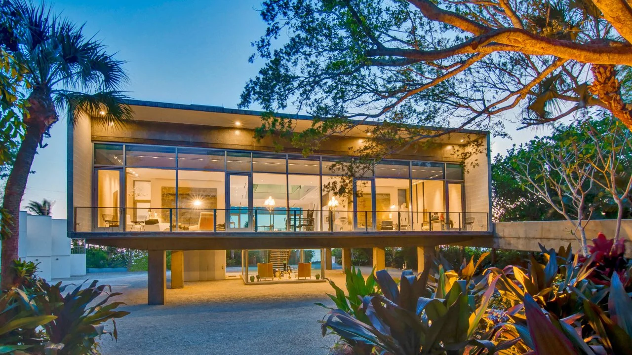 Defensive Glass House Glass House Architecture Exceptional Modern Glass House Overlooks A