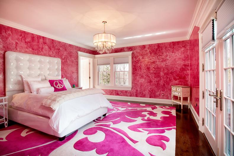 Pink Bedroom: Grand Manor in Greenwich, Conn.