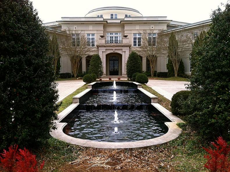 Evander Holyfield's Former Mansion, Fountain