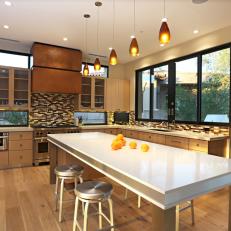 Spacious and Contemporary Eat-In Kitchen 