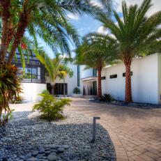 Contemporary Beach House Features Tropical Landscape