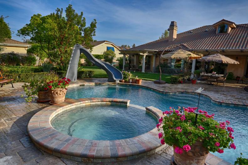 Pool and Hot Tub: Traditional Gem in Chatsworth, Calif.