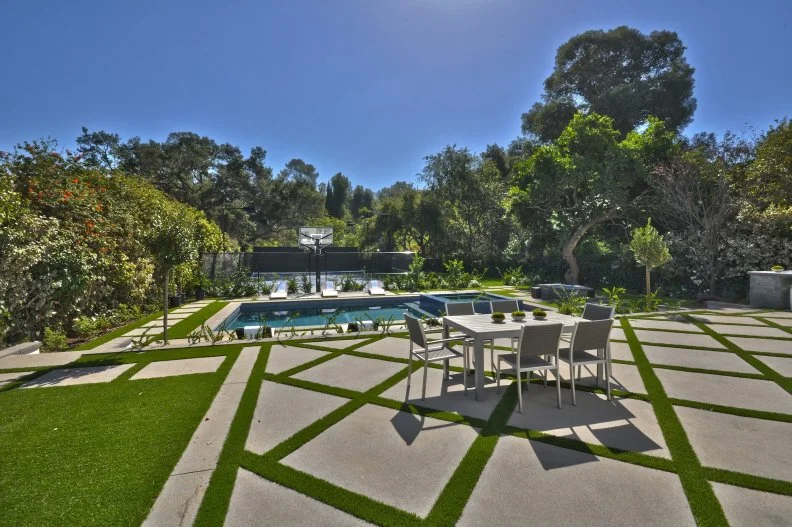 Large Backyard With Pool 