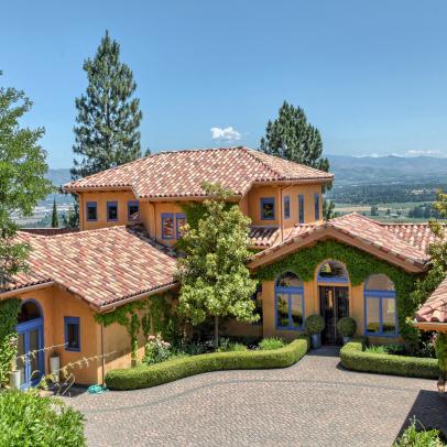 Private Estate in Central Point: Valley View