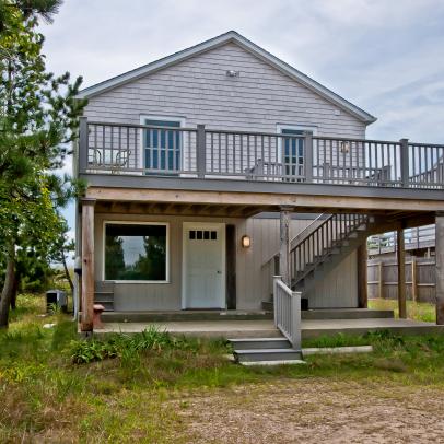 Beach Cottage in Westerly: Front Exterior