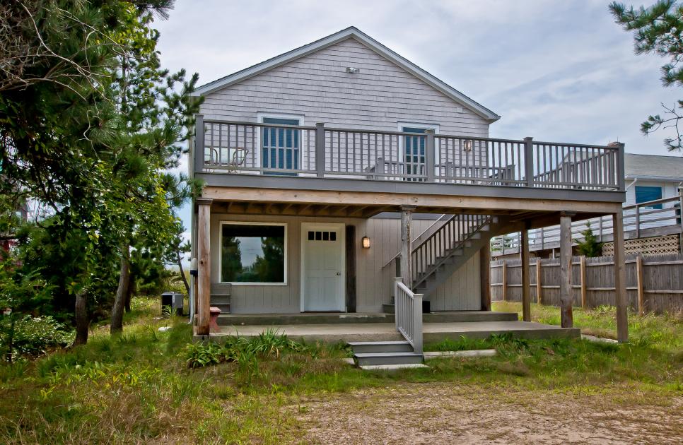Beach Cottage in Westerly: Front Exterior