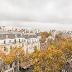 Luxurious Apartment Overlooking Paris