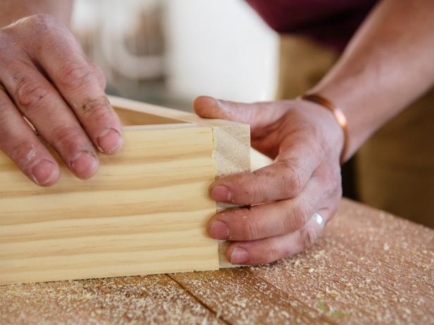 Apply glue to the ends of wood pieces and press together to adhere.