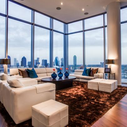 Posh Penthouse in Dallas: Living Room View
