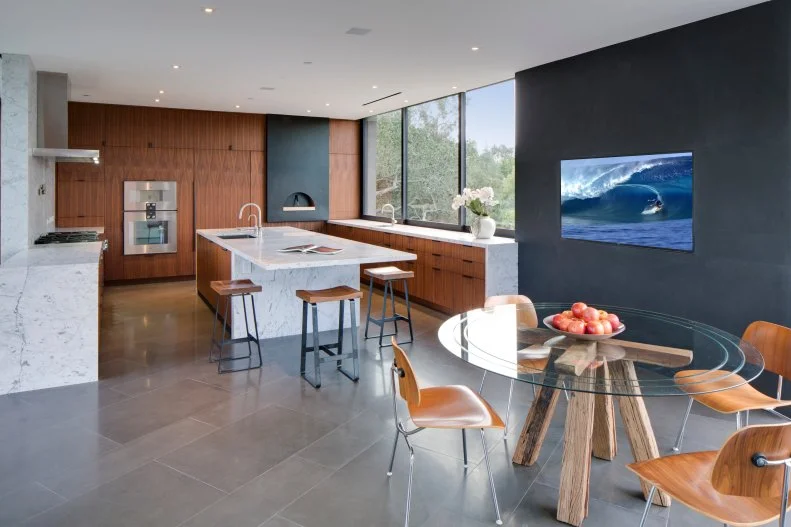 Eat-In Kitchen With Modern Style 