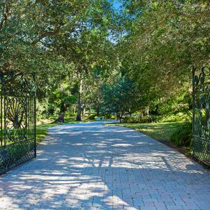 Front Yard Lanscaping and Decorating Ideas | HGTV