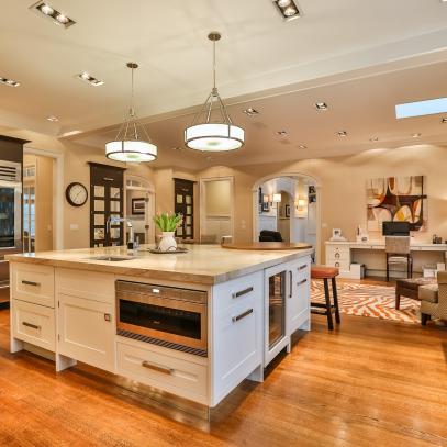 Charming Colonial in New Canaan, Conn.: Open-Plan Kitchen