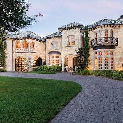 Mediterranean-Inspired Villa in Dallas: Exterior